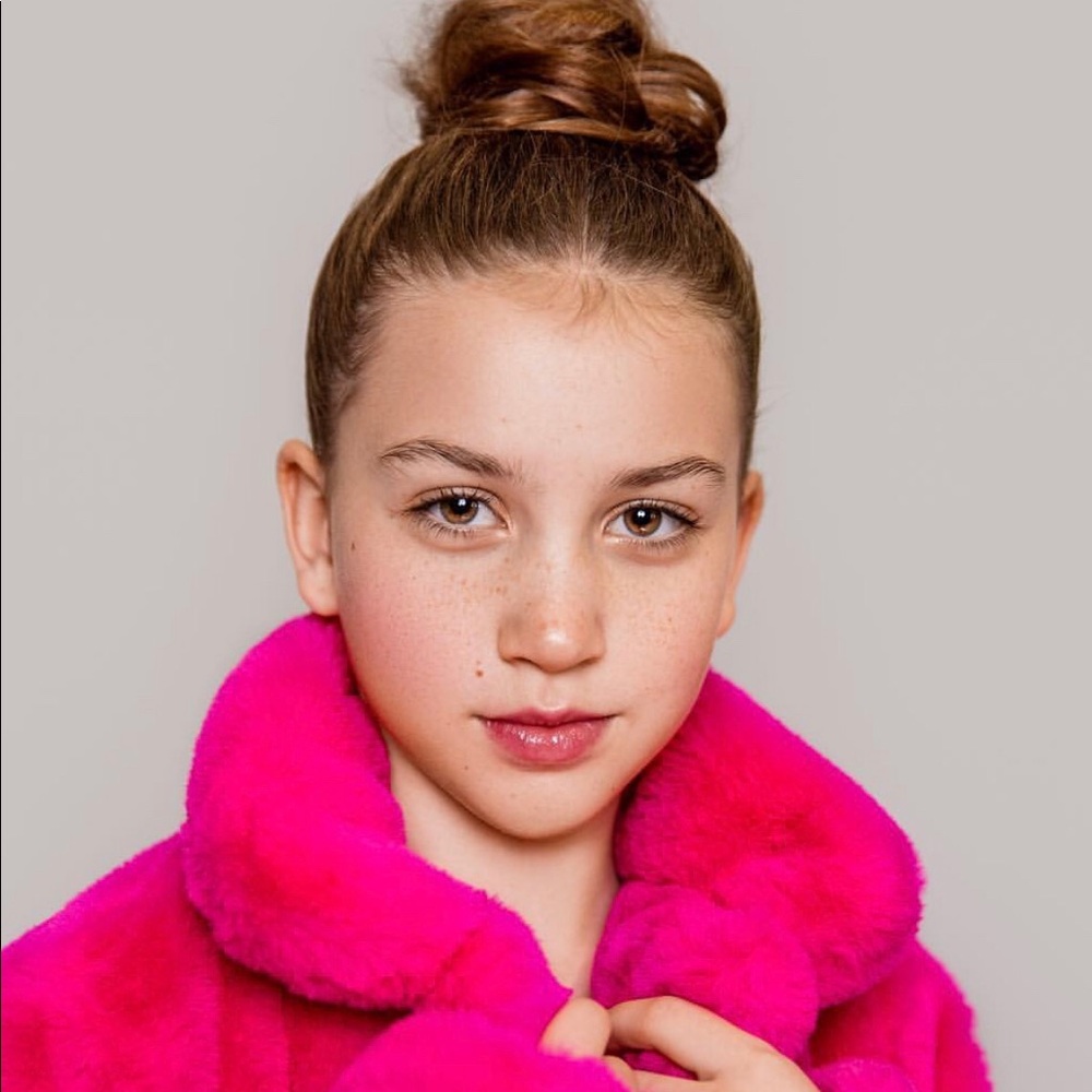 Meet your Posher, Ava